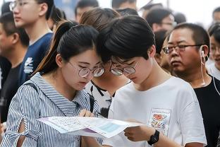 阿努诺比在尼克斯10战场均15分5板&180俱乐部 球队8胜2负